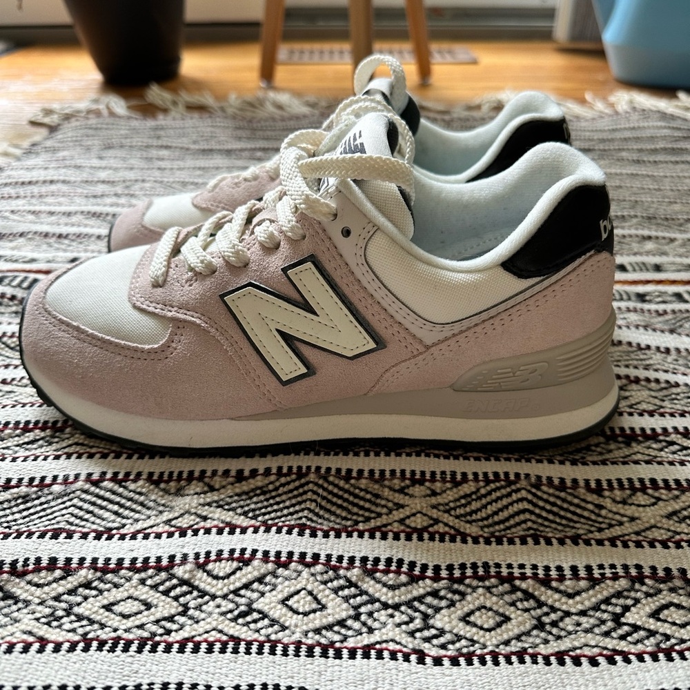 New Balance 574, pristine condition
